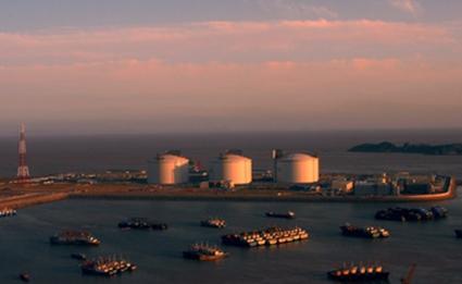 Qatar invests billions, undercuts rivals to maintain LNG market dominance